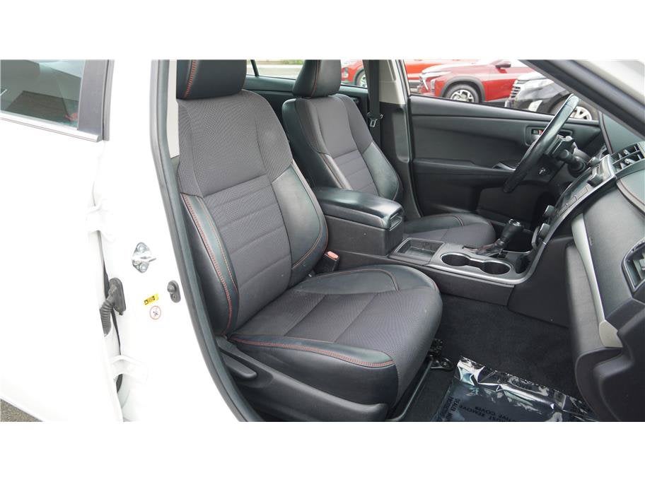 2017 Toyota Camry SE Sedan 4D