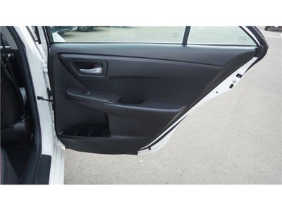 2017 Toyota Camry SE Sedan 4D