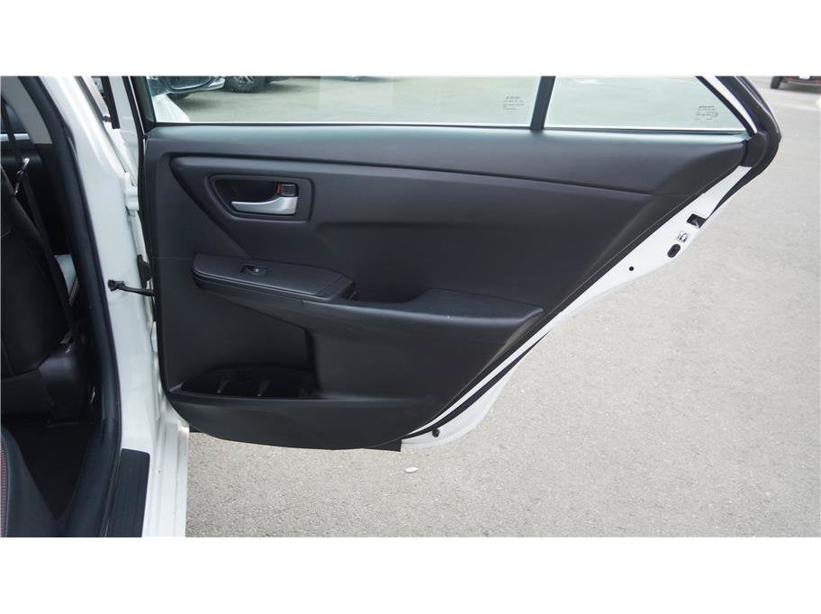 2017 Toyota Camry SE Sedan 4D