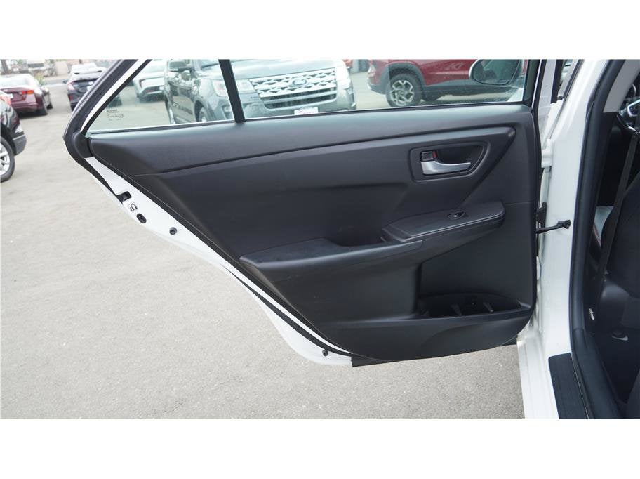 2017 Toyota Camry SE Sedan 4D