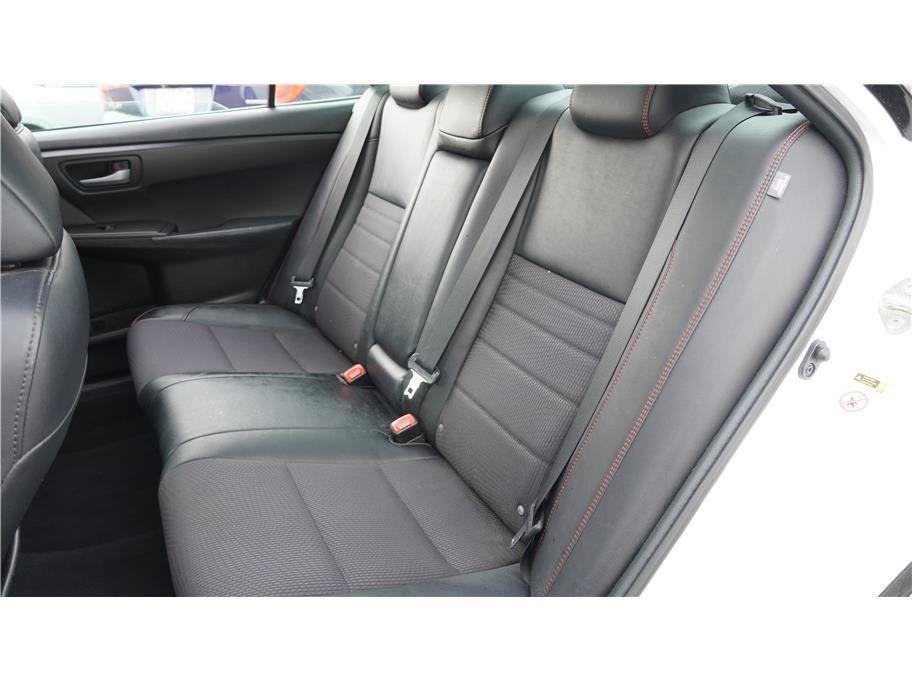 2017 Toyota Camry SE Sedan 4D