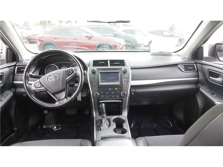 2017 Toyota Camry SE Sedan 4D