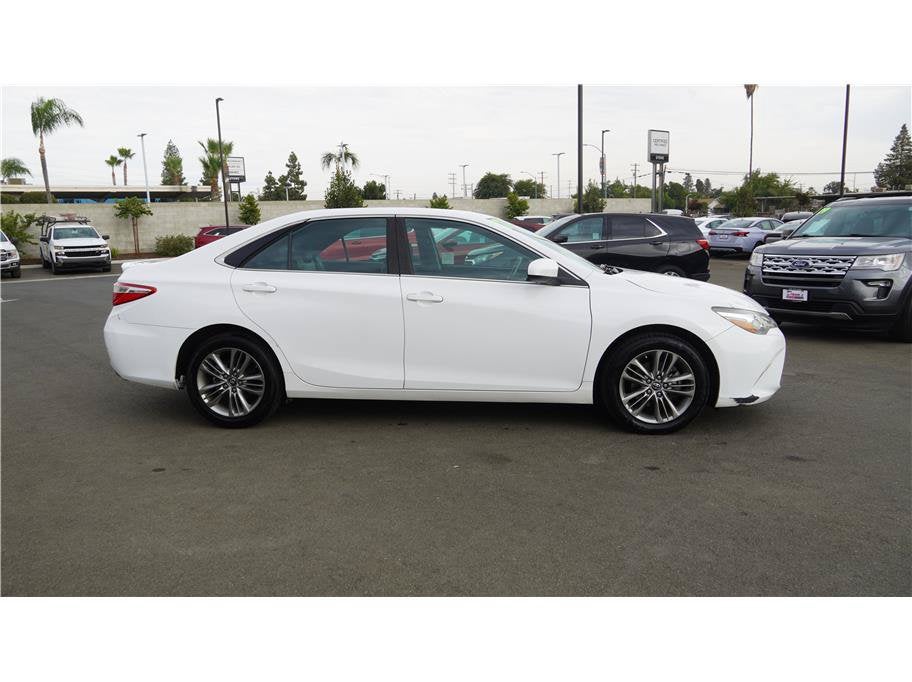 2017 Toyota Camry SE Sedan 4D