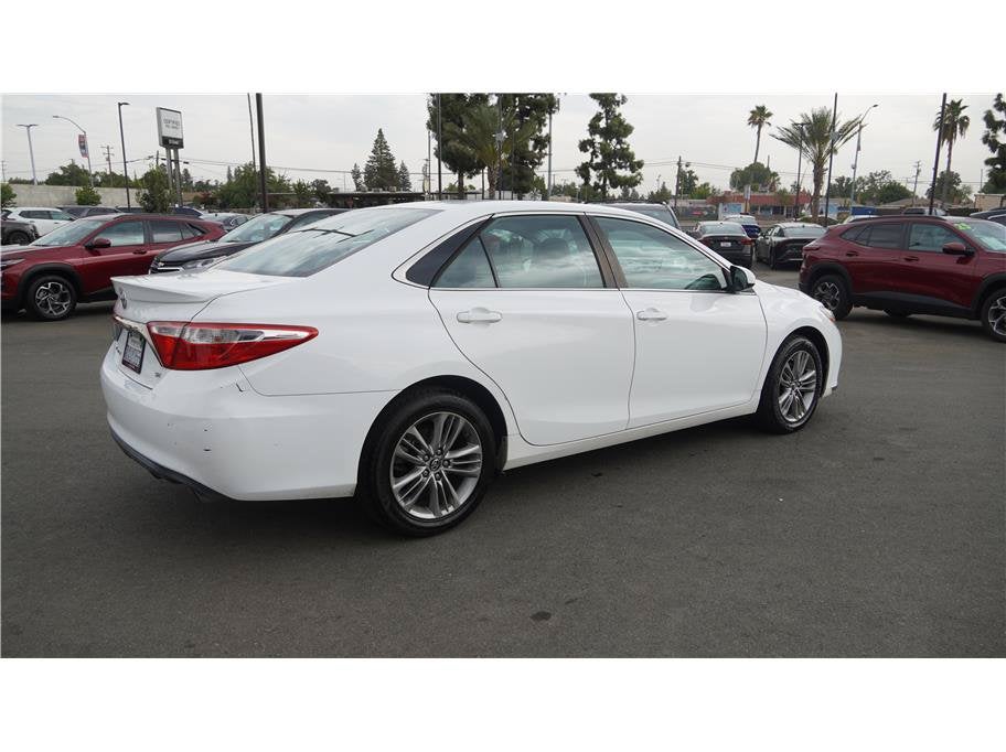 2017 Toyota Camry SE Sedan 4D