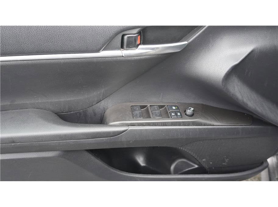 2022 Toyota Camry Hybrid LE