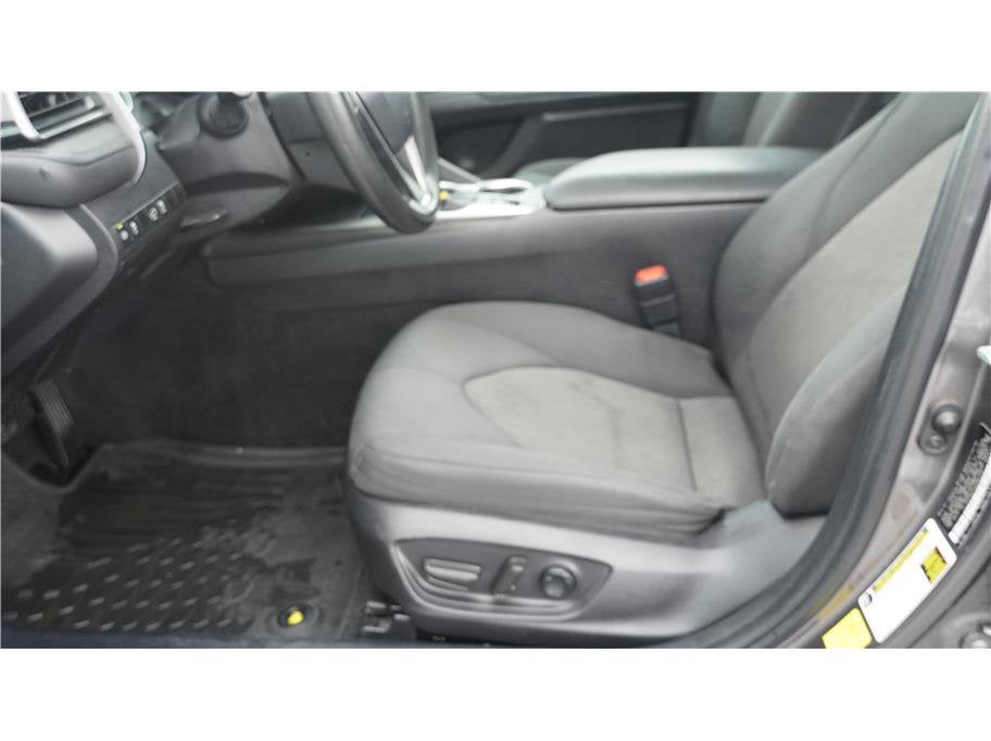 2022 Toyota Camry Hybrid LE