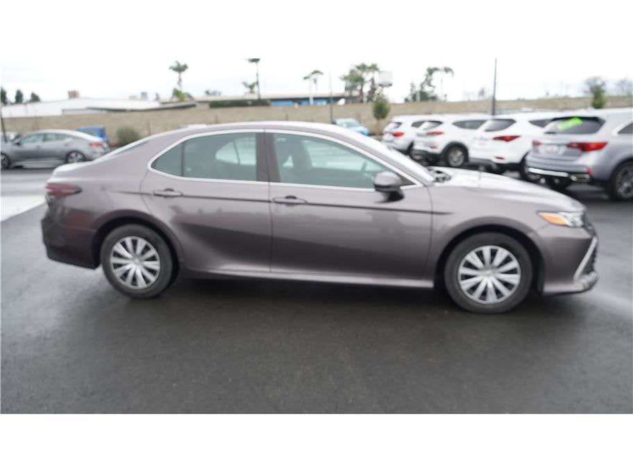 2022 Toyota Camry Hybrid LE