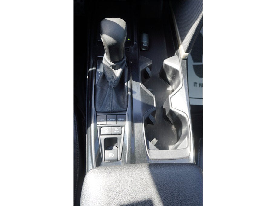 2025 Toyota Camry SE Sedan 4D