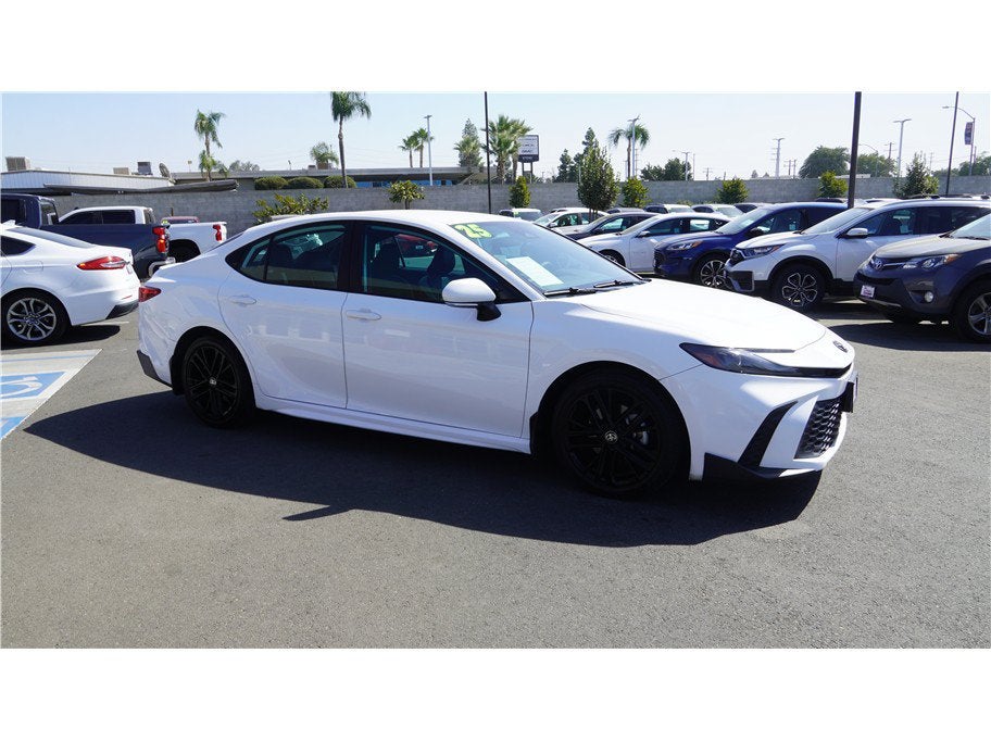 2025 Toyota Camry SE Sedan 4D