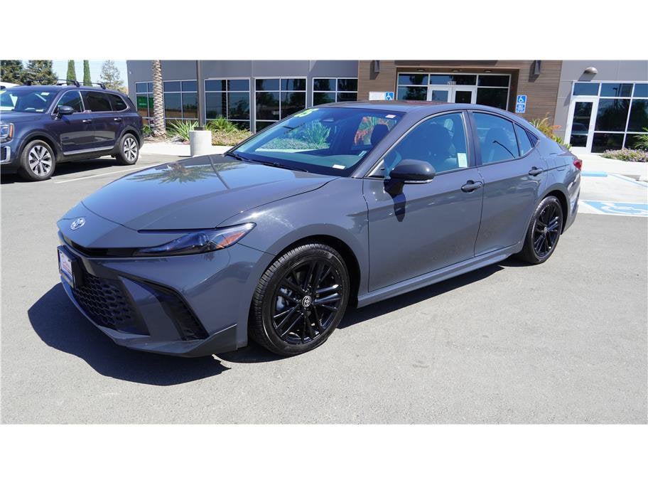 2025 Toyota Camry SE Sedan 4D