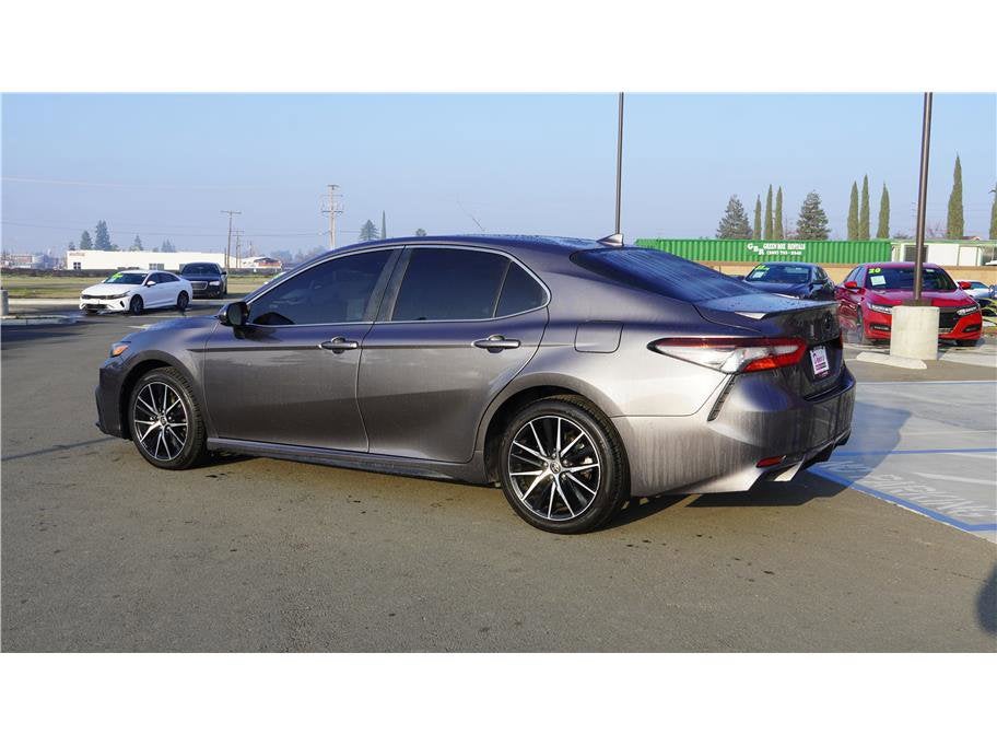 2025 Toyota Camry SE Sedan 4D