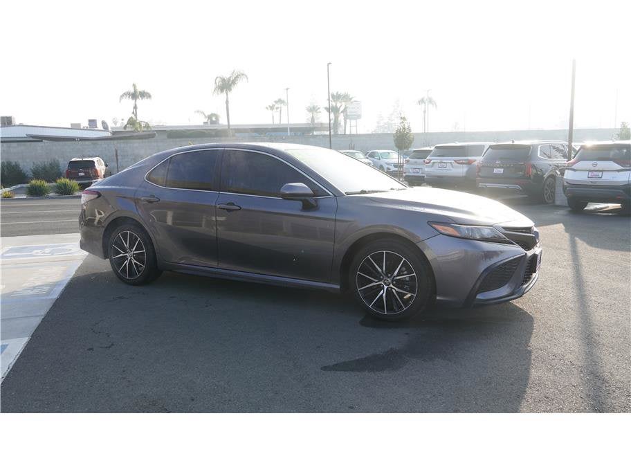 2025 Toyota Camry SE Sedan 4D