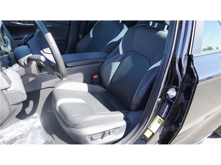 2025 Toyota Camry SE Sedan 4D