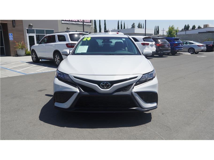 2024 Toyota Camry SE Sedan 4D