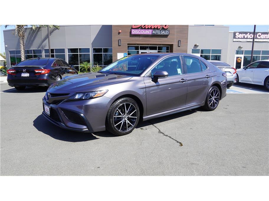 2022 Toyota Camry SE Sedan 4D