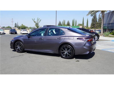 2022 Toyota Camry SE Sedan 4D