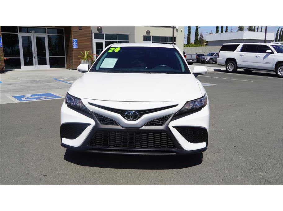2024 Toyota Camry SE Sedan 4D