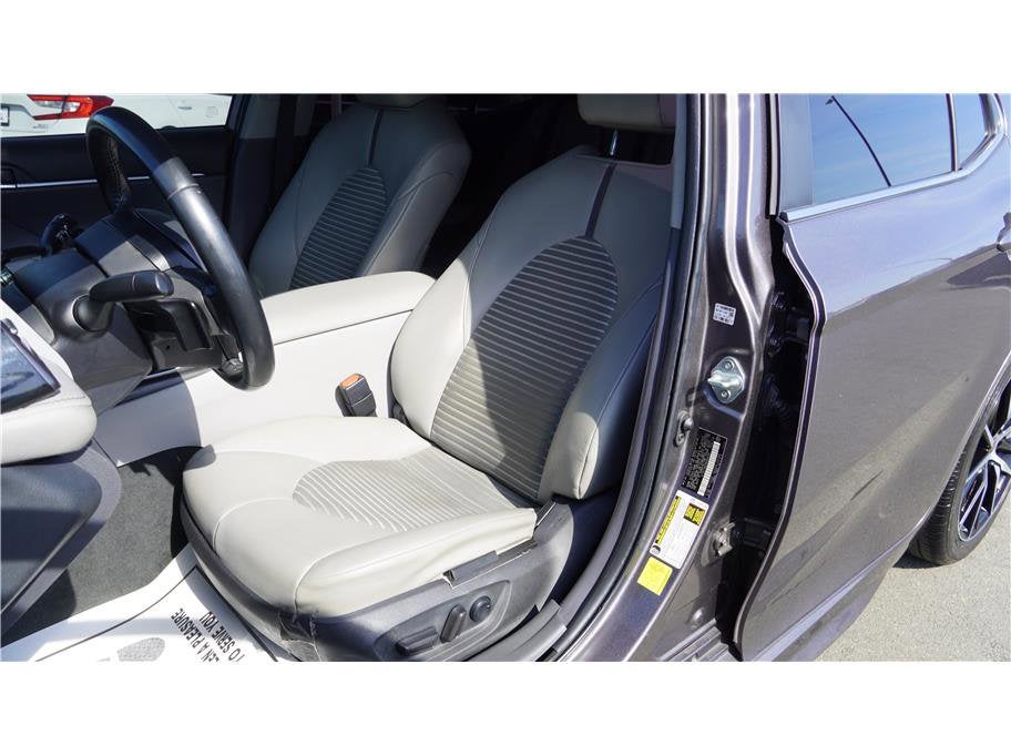 2022 Toyota Camry SE Sedan 4D