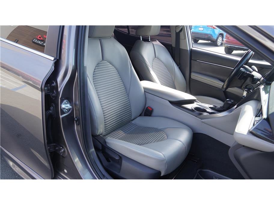 2022 Toyota Camry SE Sedan 4D