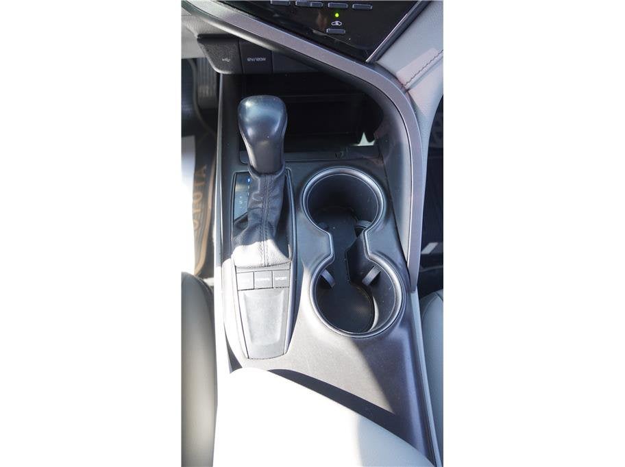 2022 Toyota Camry SE Sedan 4D