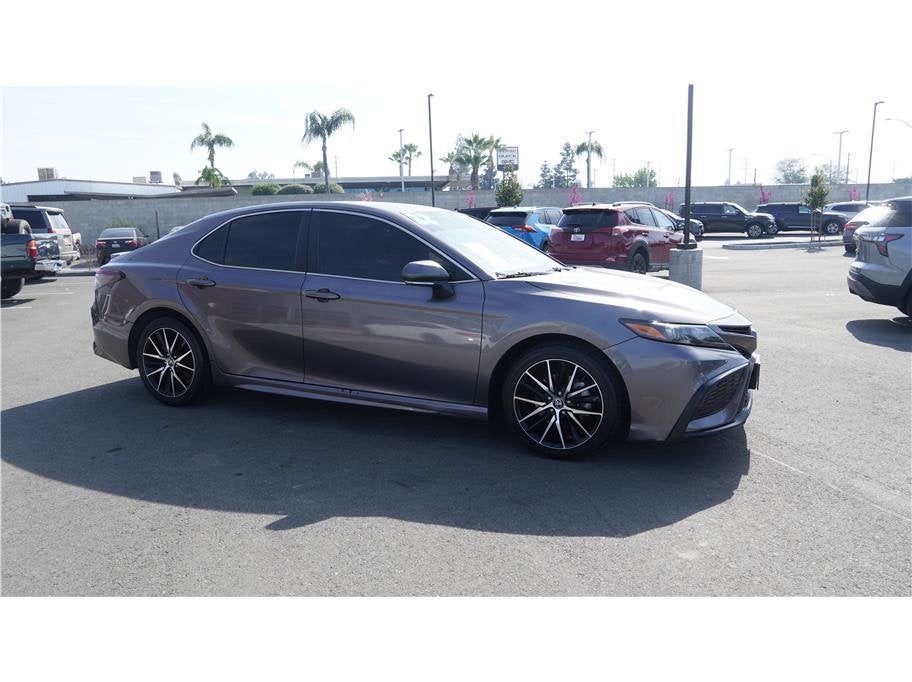 2022 Toyota Camry SE Sedan 4D