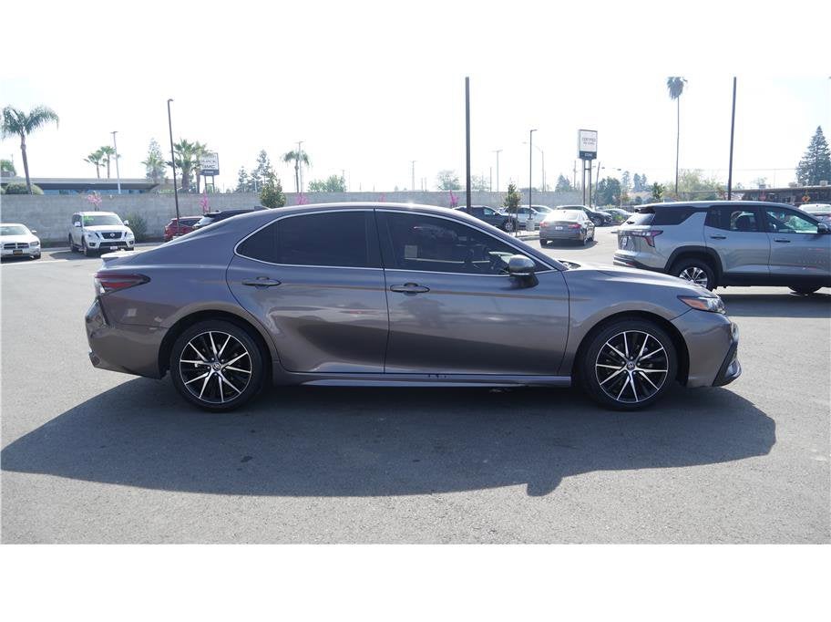 2022 Toyota Camry SE Sedan 4D