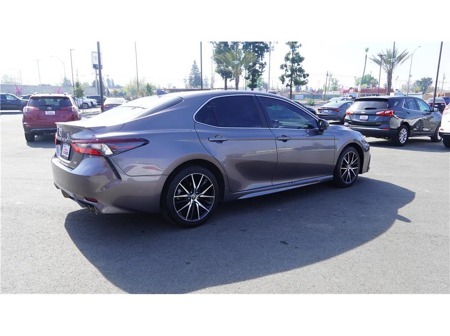 2022 Toyota Camry SE Sedan 4D