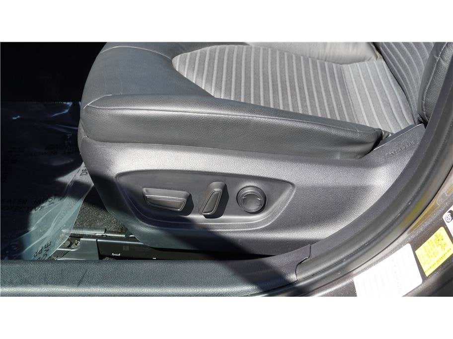 2024 Toyota Camry SE Sedan 4D