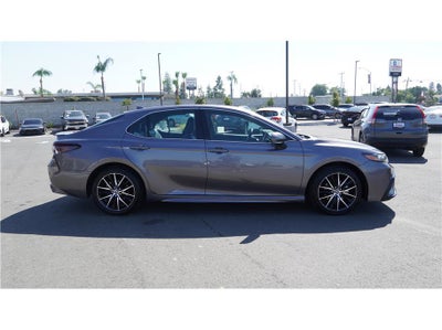 2024 Toyota Camry SE Sedan 4D