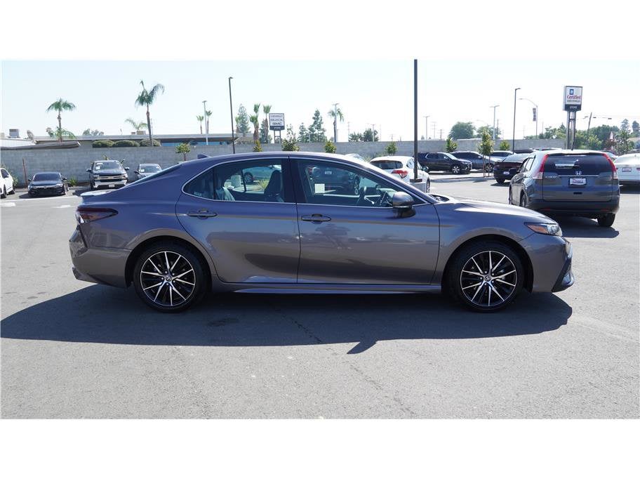 2024 Toyota Camry SE Sedan 4D