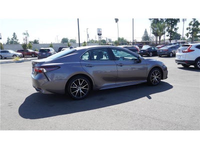 2024 Toyota Camry SE Sedan 4D