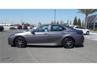 2024 Toyota Camry SE Sedan 4D