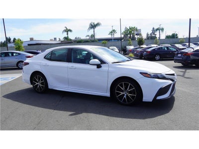 2021 Toyota Camry SE Sedan 4D