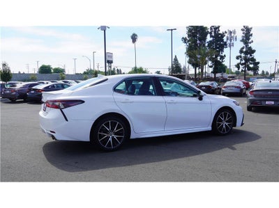 2021 Toyota Camry SE Sedan 4D
