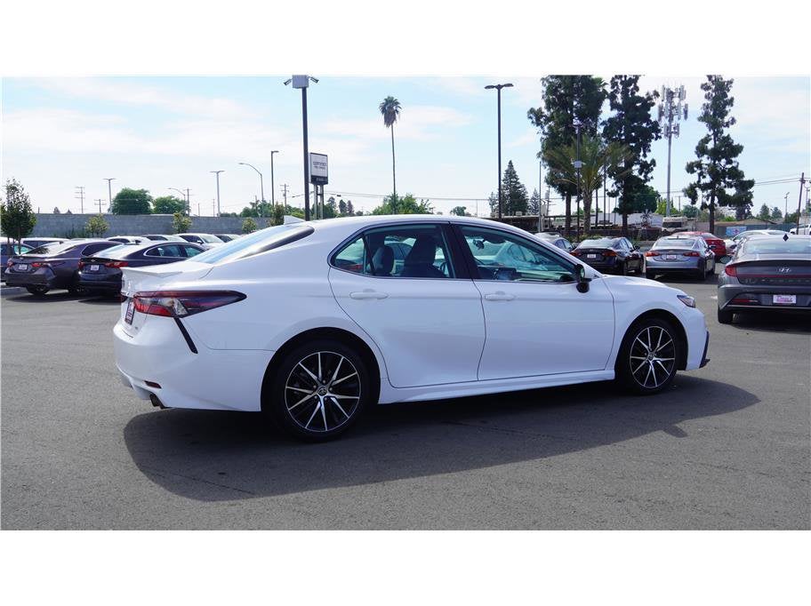 2021 Toyota Camry SE Sedan 4D