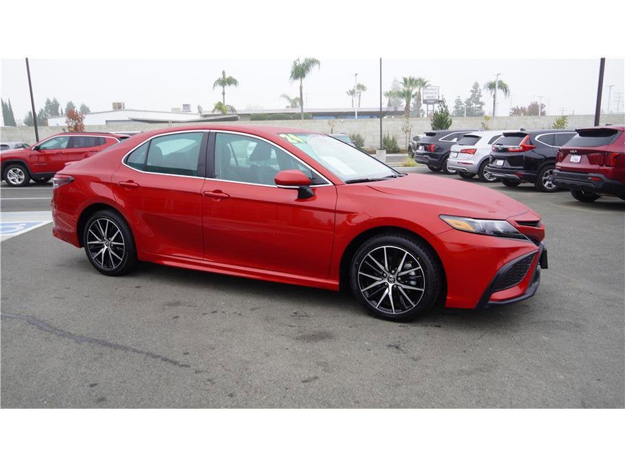2024 Toyota Camry SE Sedan 4D