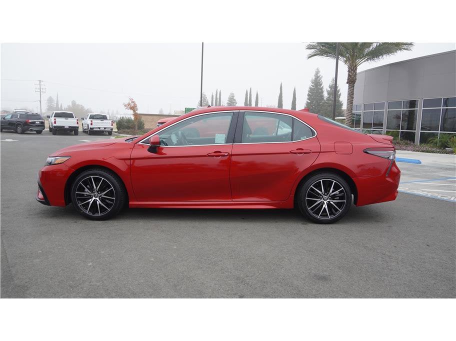 2024 Toyota Camry SE Sedan 4D