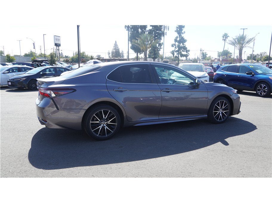 2021 Toyota Camry SE Sedan 4D
