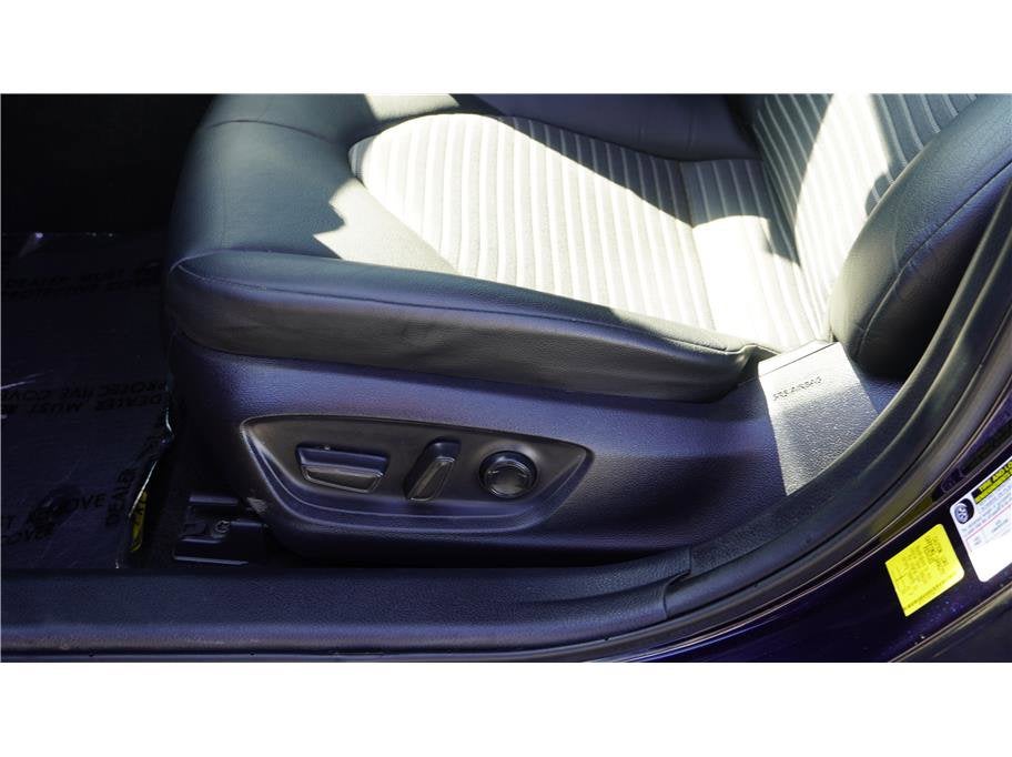 2022 Toyota Camry SE Sedan 4D