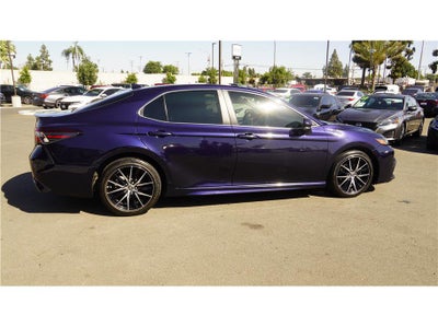 2022 Toyota Camry SE Sedan 4D