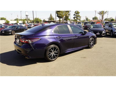 2022 Toyota Camry SE Sedan 4D