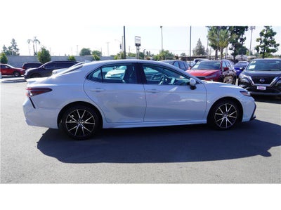 2024 Toyota Camry SE Sedan 4D