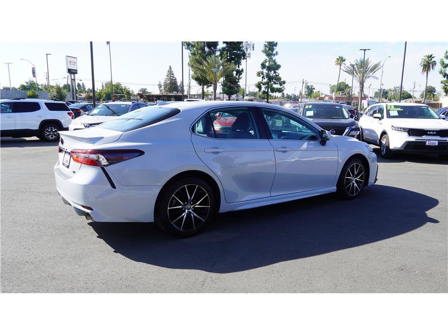 2024 Toyota Camry SE Sedan 4D