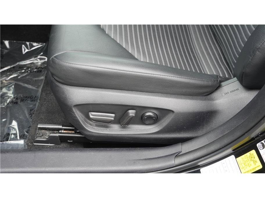 2024 Toyota Camry SE Sedan 4D