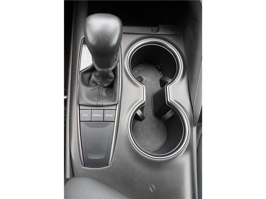 2024 Toyota Camry SE Sedan 4D