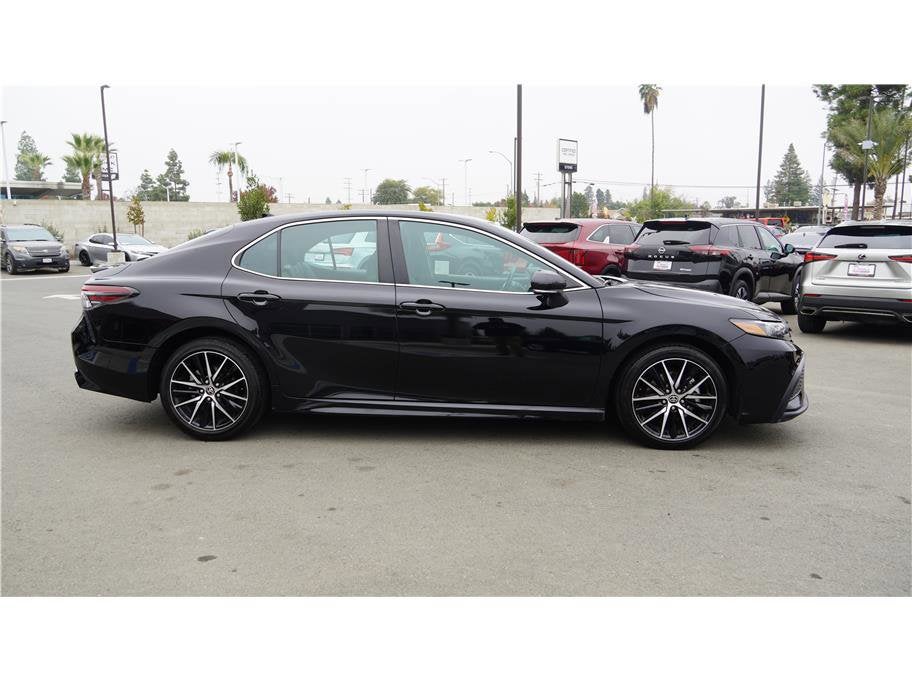 2024 Toyota Camry SE Sedan 4D