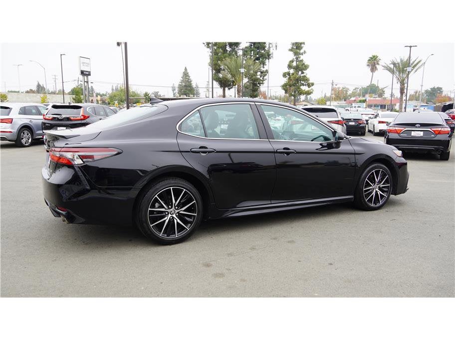 2024 Toyota Camry SE Sedan 4D