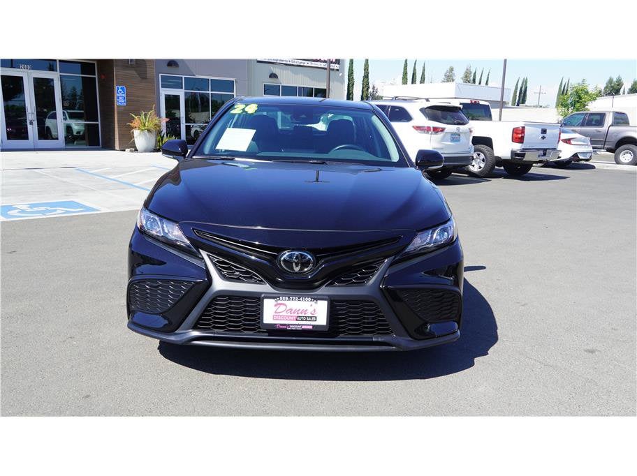 2024 Toyota Camry SE Sedan 4D