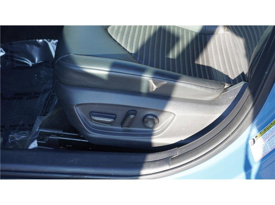 2023 Toyota Camry SE Sedan 4D