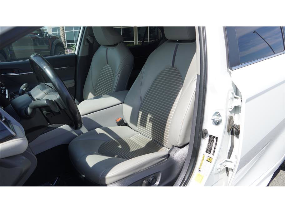 2022 Toyota Camry SE Sedan 4D